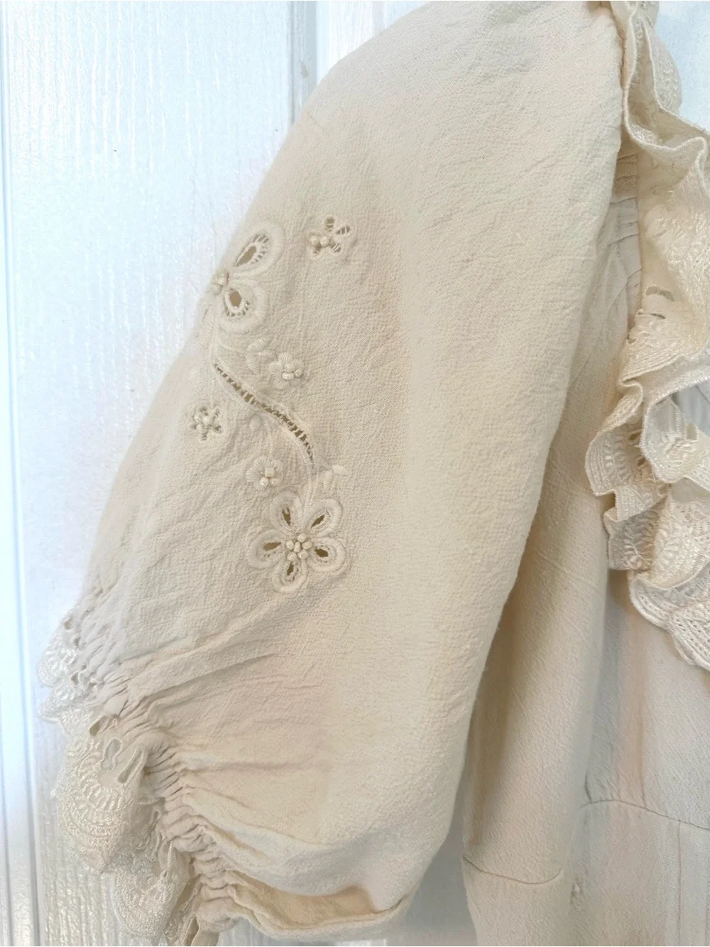 For love and lemons Cream Peasant Midi Dress with Ruffle Neckline - Picture 4 of 8